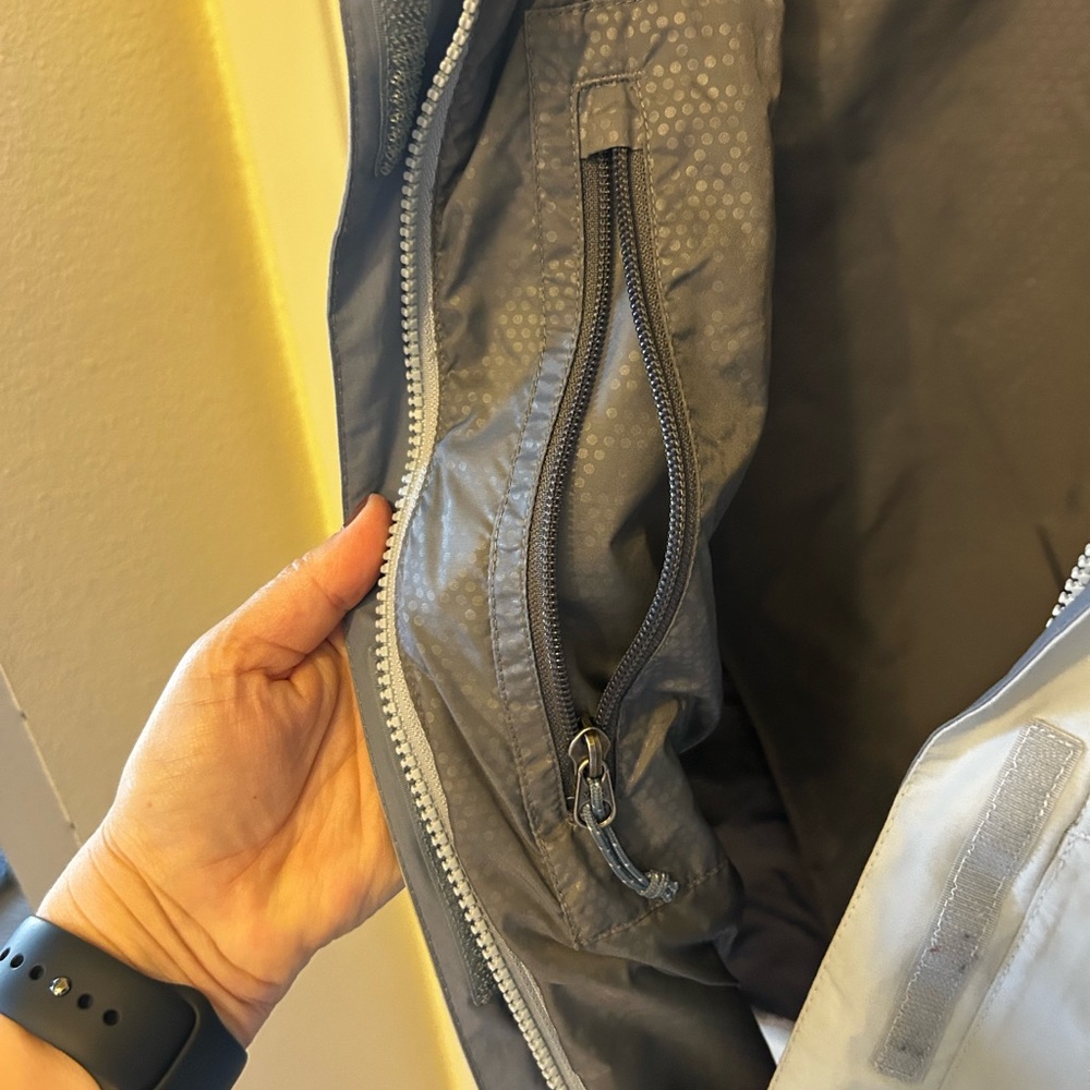 The North Face women’s blue and White Performance Jacket - Picture 5 of 7